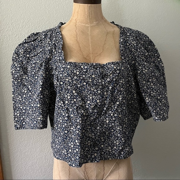 Levi's Tops - NEW LEVIS sz XL Joella Short Sleeve Crop Blouse Blue Floral Button Down
